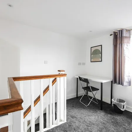 Spacious Flat/ Near City/wi-fi/parking * Leeds (West Yorkshire)