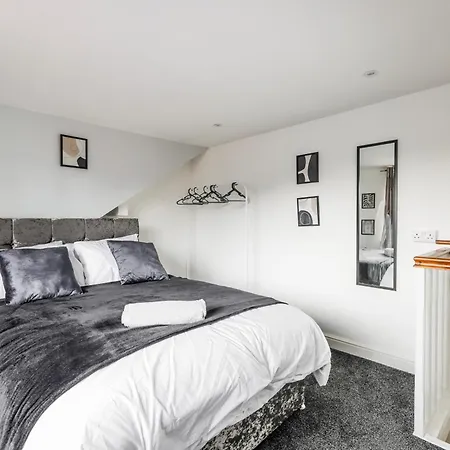 Spacious Flat/ Near City/wi-fi/parking * Leeds (West Yorkshire)