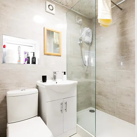 Spacious Flat/ Near City/wi-fi/parking *