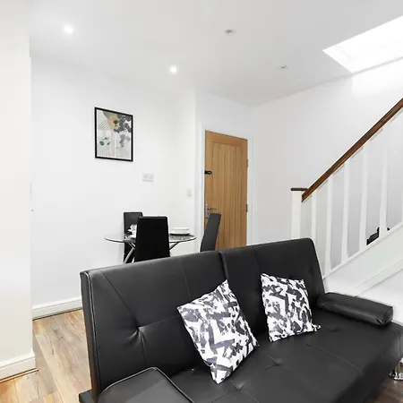 Spacious Flat/ Near City/wi-fi/parking