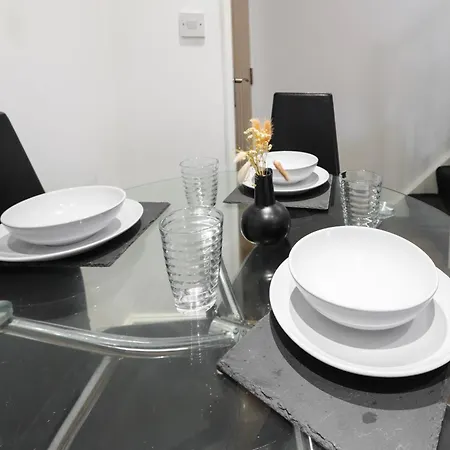 Spacious Flat/ Near City/wi-fi/parking * Leeds (West Yorkshire)